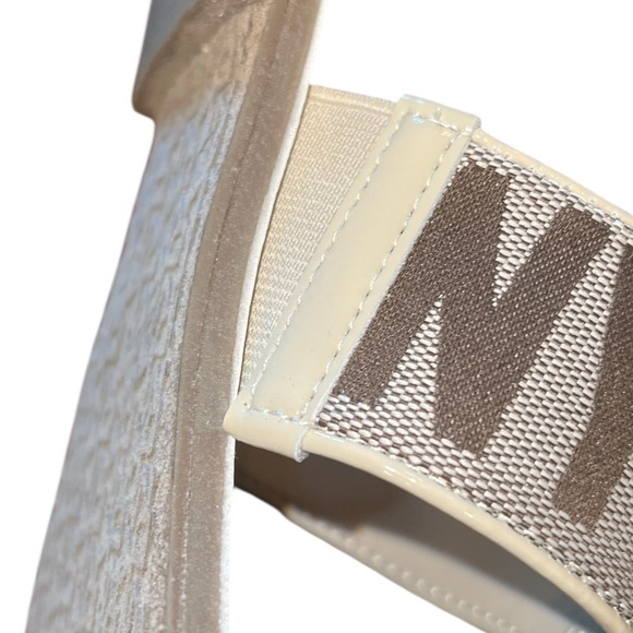 DKNY Logo Thong Sandals Womens Size 11 Nude Patent Slip On Flat Summer - Picture 8 of 11